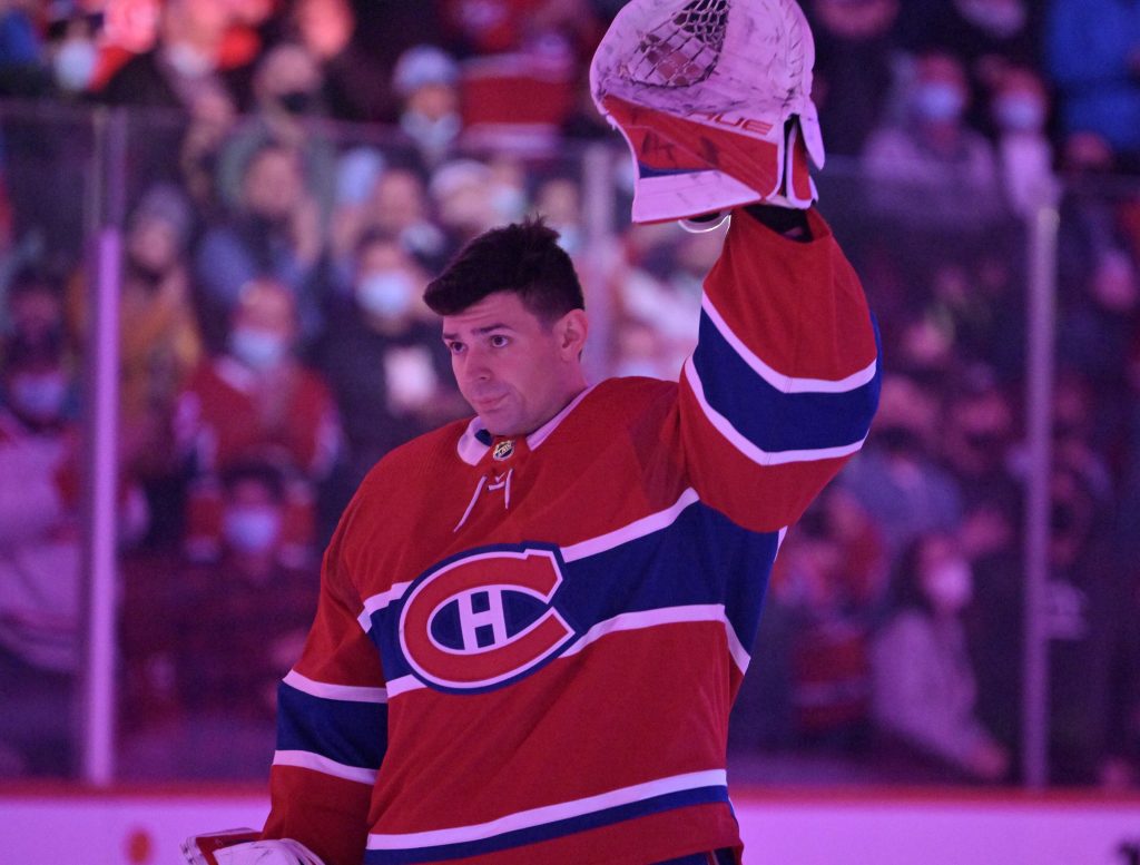 Carey Price in 2021-22 waving to fans